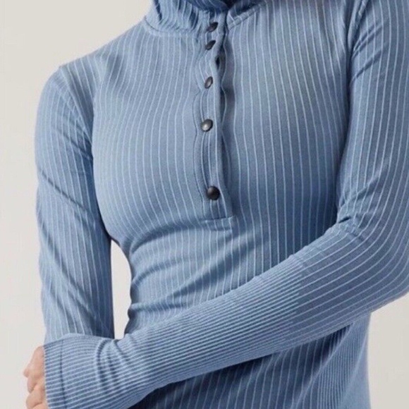 Athleta Flurry Seamless Henley Top Fitted Button Down Shirt - Picture 9 of 10